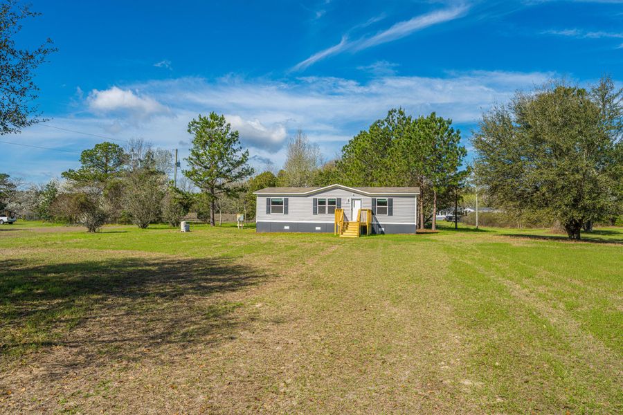 Exterior details and patio area of a home in , Eutawville (Image 24).