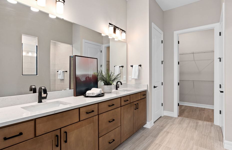 Representative furnished interior of a home built from the Stardom by Del Webb in Del Webb Lakehaven, Clermont (Image 12).