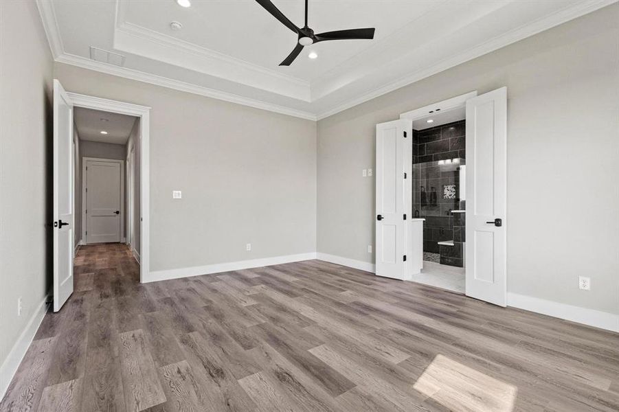 Spacious, unfurnished interior of a new home in , Leonard (Image 23).