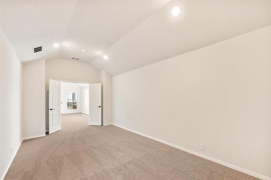 Spacious, unfurnished interior of a new home in Mockingbird Heights, Midlothian (Image 33).