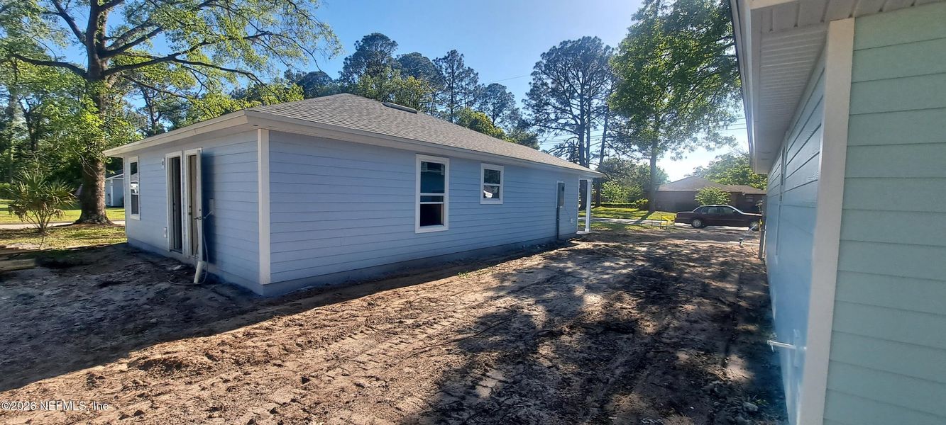 Exterior details and patio area of a home in , Jacksonville (Image 4).