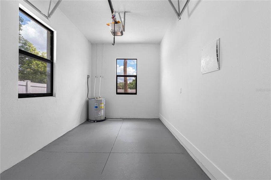 Spacious, unfurnished interior of a new home in , Tampa (Image 41).