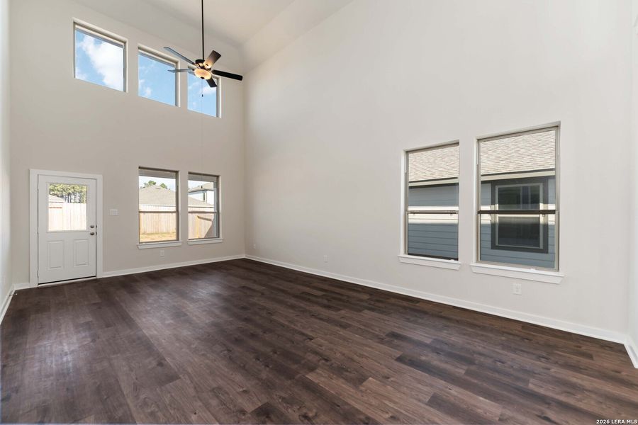 Spacious, unfurnished interior of a new home in Willow Point, San Antonio (Image 11). Spacious, unfurnished interior of a new home in Willow Point, San Antonio (Image 11).