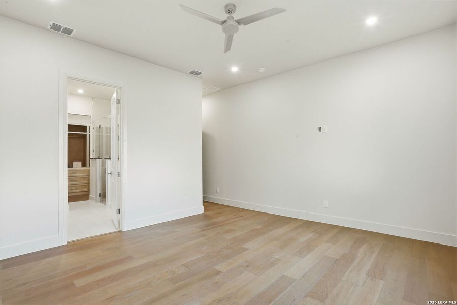Spacious, unfurnished interior of a new home in , Terrell Hills (Image 61).