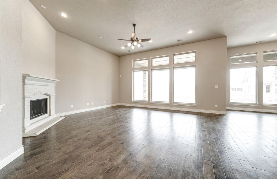 Spacious, unfurnished interior of a new home in Bridgeland 60′, Cypress (Image 20).