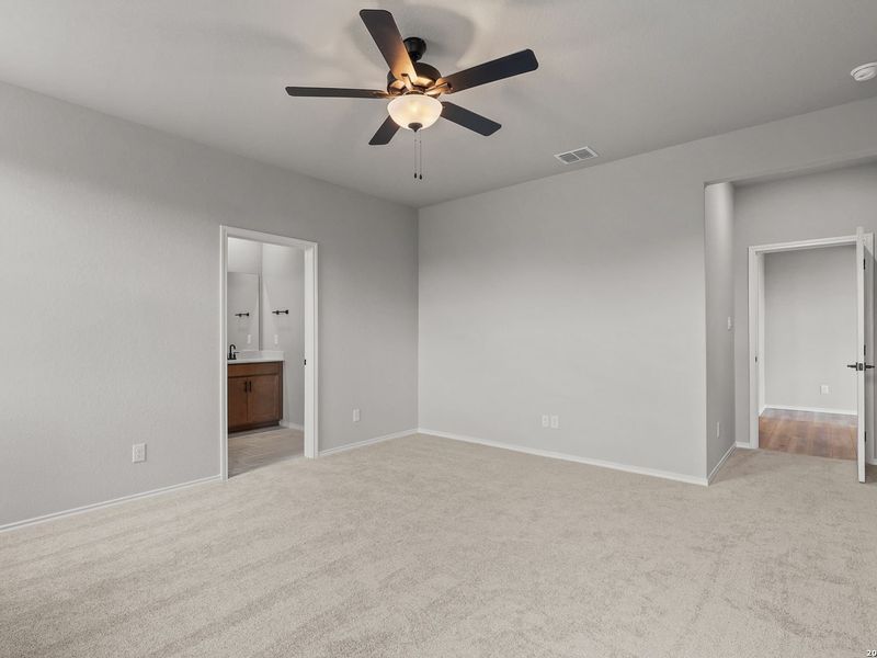 Spacious, unfurnished interior of a new home in Horizon Pointe, Converse (Image 27).