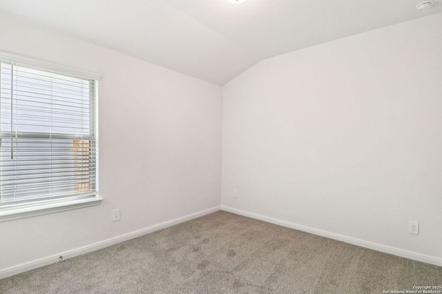 Spacious, unfurnished interior of a new home in Catalina, Converse (Image 30).