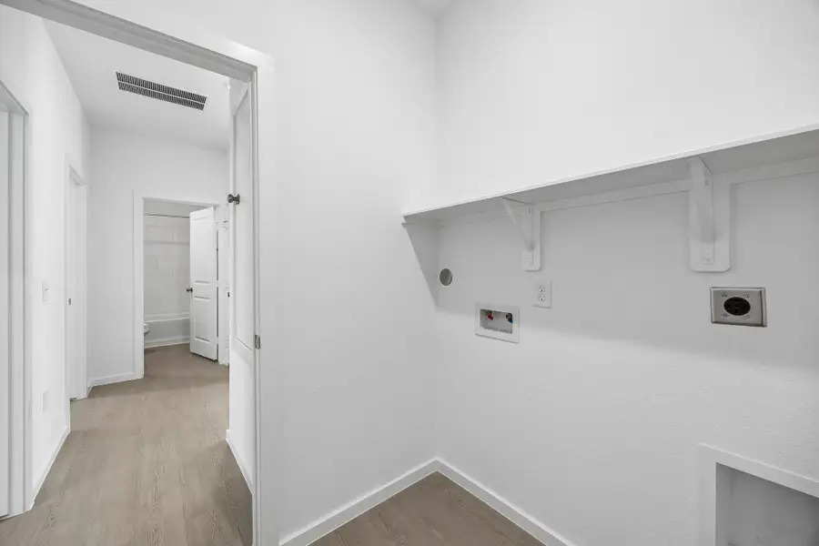 Spacious, unfurnished interior of a new home in Crosby Farms, Crosby (Image 18).