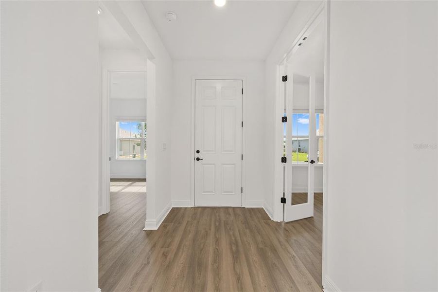 Spacious, unfurnished interior of a new home in , Ocala (Image 14).