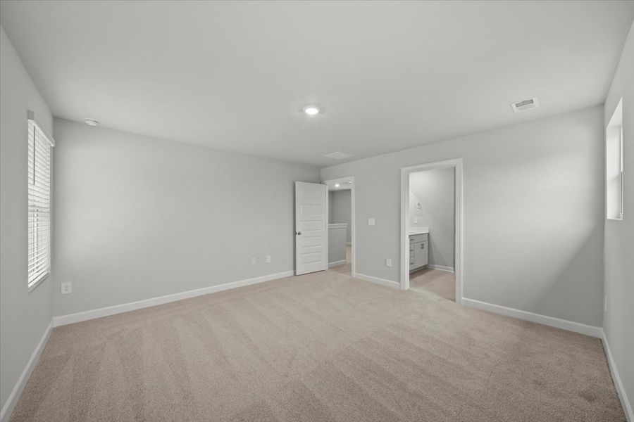 Spacious, unfurnished interior of a new home in Village at White Pine, Pendleton (Image 19). Spacious, unfurnished interior of a new home in Village at White Pine, Pendleton (Image 19).