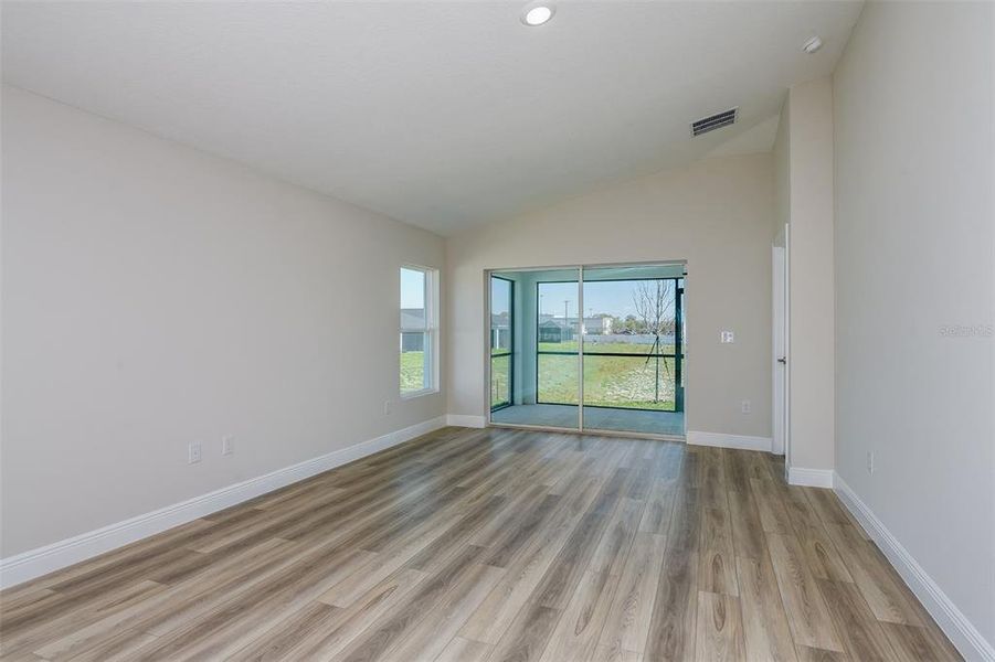 Spacious, unfurnished interior of a new home in Cherrywood Preserve, Ocala (Image 11).