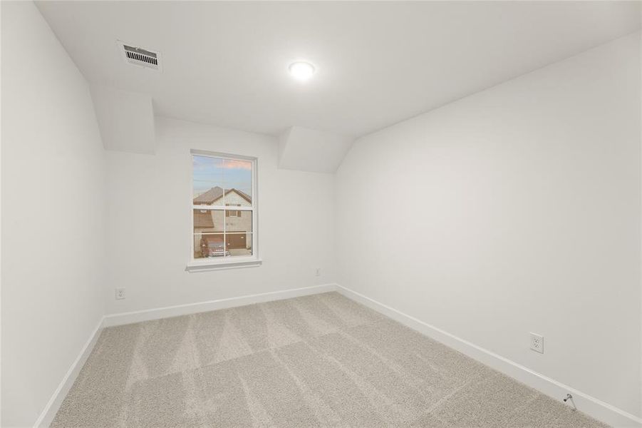 Spacious, unfurnished interior of a new home in Creekside, Royse City (Image 14).