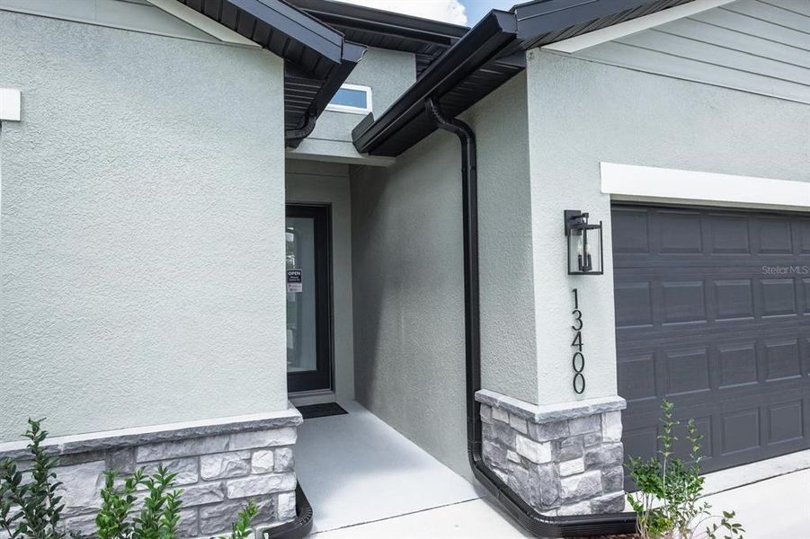 Exterior details and patio area of a home in , Ocala (Image 3).
