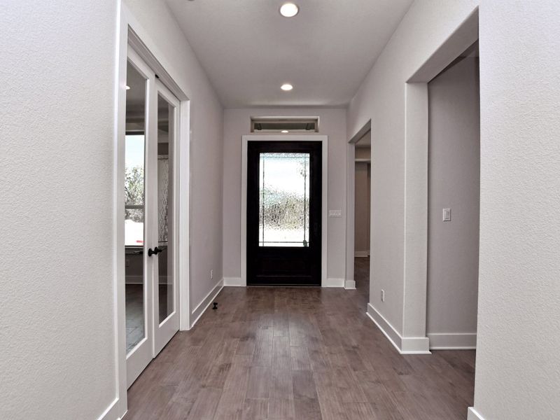 Representative unfurnished interior of a home built from the Emerald II by Giddens Homes in Riverstone, Georgetown (Image 16).