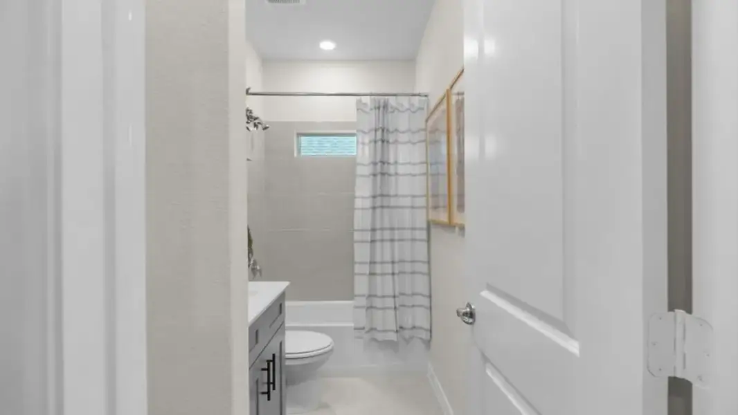 Furnished interior view inside a new home in The Preserve at Forum, Grand Prairie (Image 28).