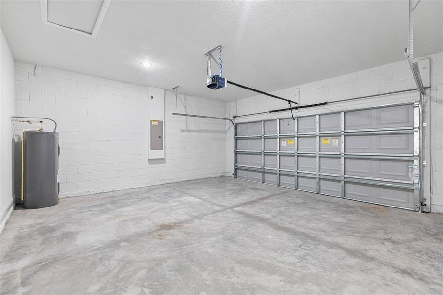 Spacious, unfurnished interior of a new home in , Ocala (Image 16).