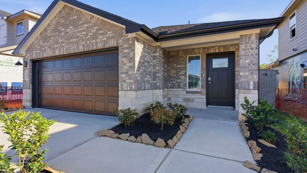 Representative exterior details of a home built from the Brooke by D.R. Horton in Lakes at Westland Ranch, League City (Image 3).
