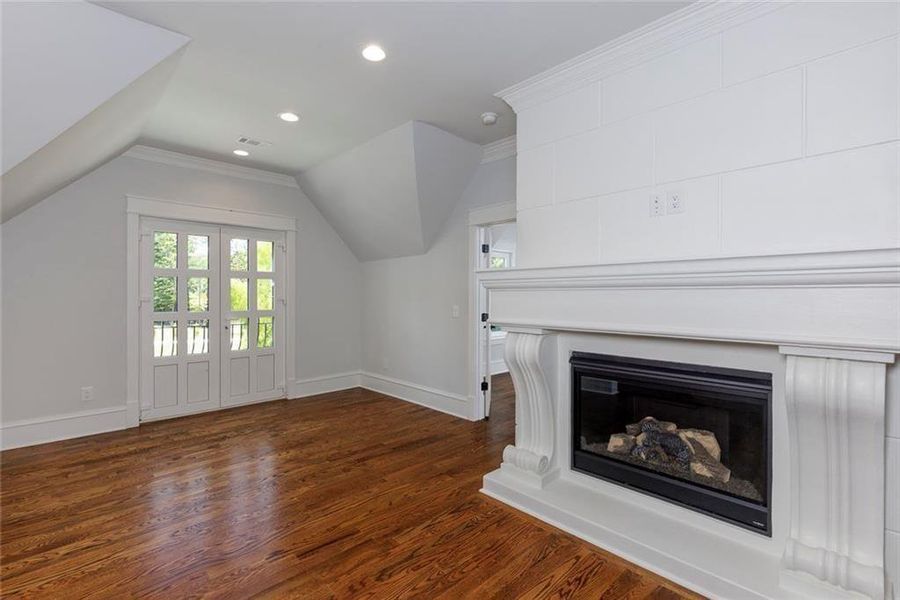 Spacious, unfurnished interior of a new home in , Roswell (Image 59).