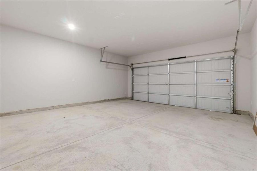 Spacious, unfurnished interior of a new home in Parkway James, Snellville (Image 16).