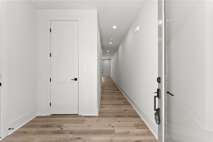 Spacious, unfurnished interior of a new home in , Gainesville (Image 19).