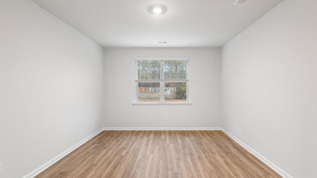 Spacious, unfurnished interior of a new home in , Summerville (Image 12).