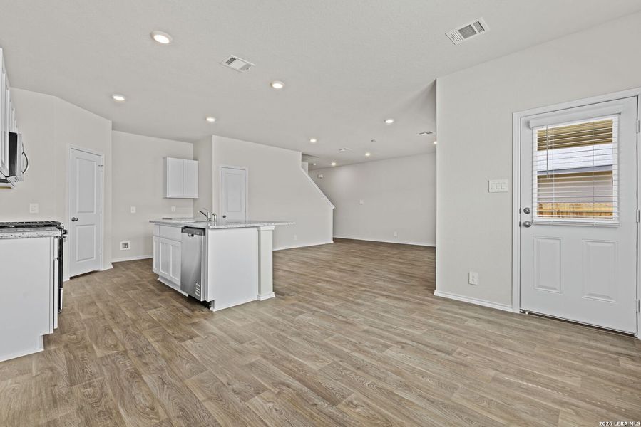 Spacious, unfurnished interior of a new home in Redbird Ranch, San Antonio (Image 11). Spacious, unfurnished interior of a new home in Redbird Ranch, San Antonio (Image 11).