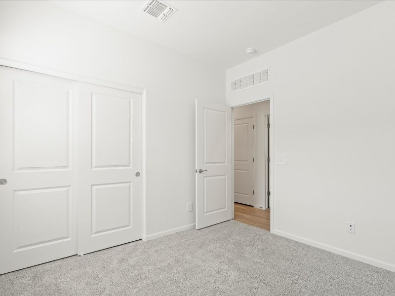 Spacious, unfurnished interior of a new home in Summerstone II, Marana (Image 14).