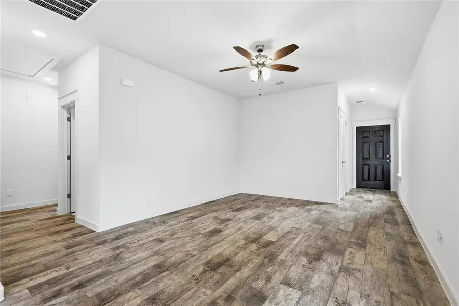 Spacious, unfurnished interior of a new home in Walden Pond, Forney (Image 15). Spacious, unfurnished interior of a new home in Walden Pond, Forney (Image 15).
