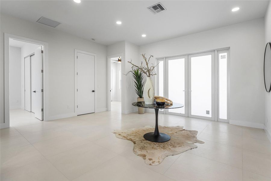 Furnished interior view inside a new home in , Pompano Beach (Image 15).