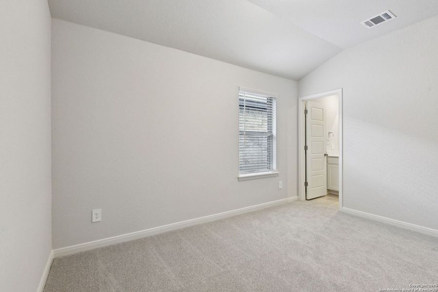 Spacious, unfurnished interior of a new home in Fox Falls, Boerne (Image 32).