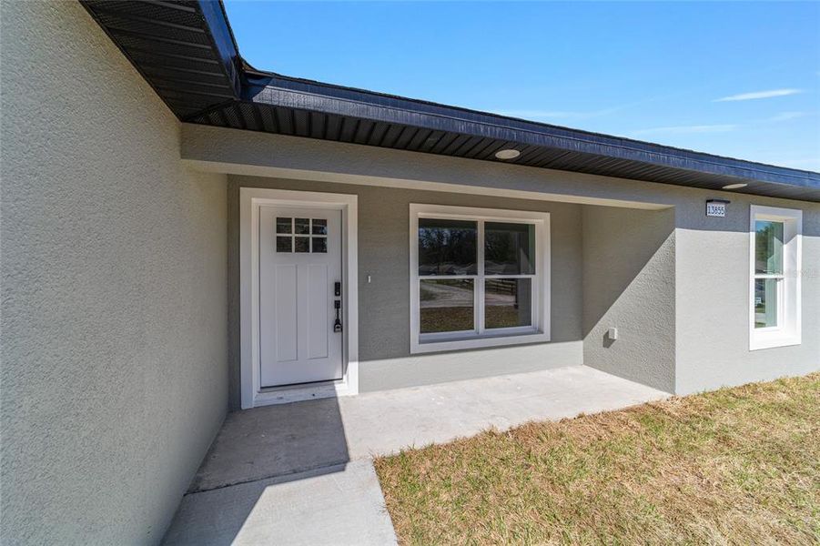 Exterior details and patio area of a home in , Dunnellon (Image 13).