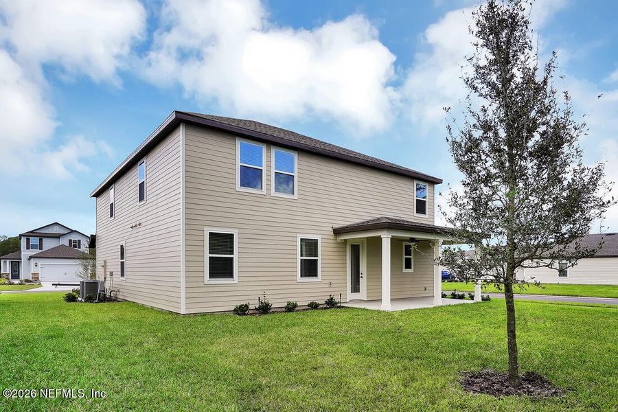 Exterior details and patio area of a home in , Jacksonville (Image 3).