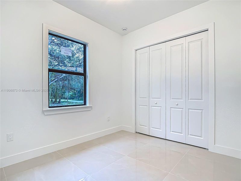 Spacious, unfurnished interior of a new home in , Lehigh Acres (Image 33).