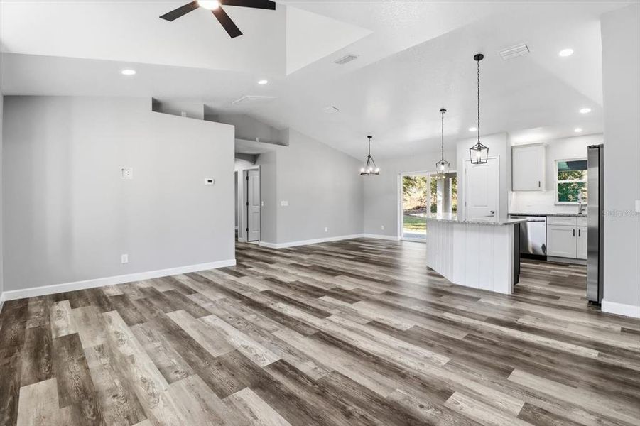 Spacious, unfurnished interior of a new home in , Dunnellon (Image 12).