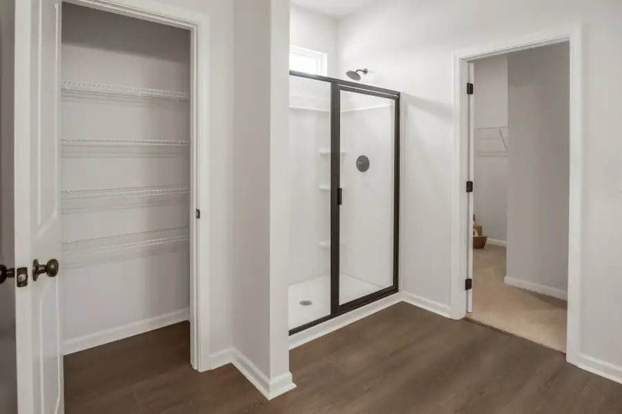 Spacious, unfurnished interior of a new home in The Oaks, Clarksville (Image 19).