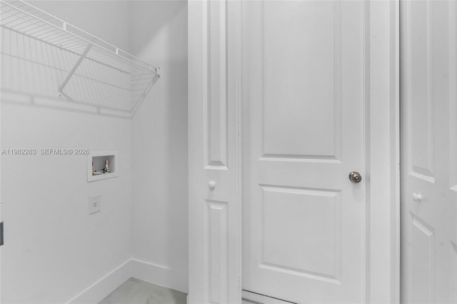 Spacious, unfurnished interior of a new home in , Lehigh Acres (Image 25).