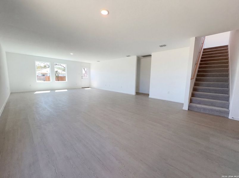 Spacious, unfurnished interior of a new home in Hunters Ranch, San Antonio (Image 15).