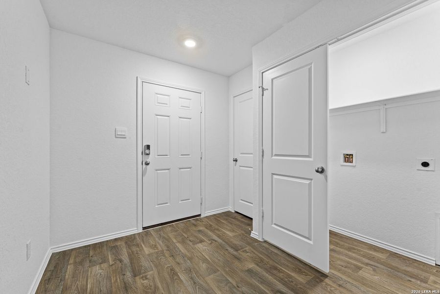 Spacious, unfurnished interior of a new home in Applewood, San Antonio (Image 14).