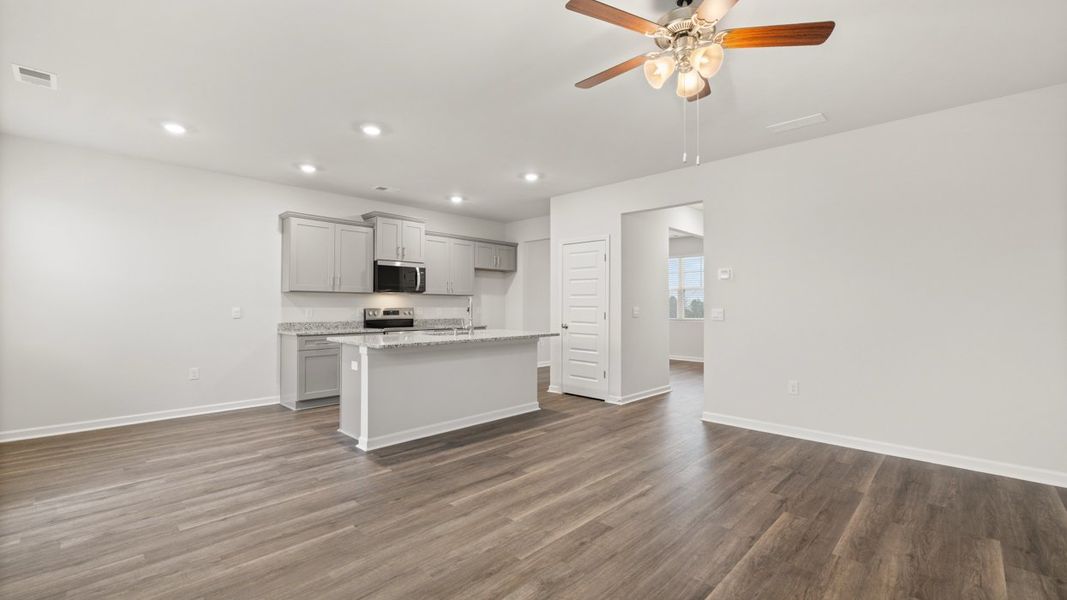 Spacious, unfurnished interior of a new home in Estates at Deer Hollow, Grovetown (Image 20). Spacious, unfurnished interior of a new home in Estates at Deer Hollow, Grovetown (Image 20).