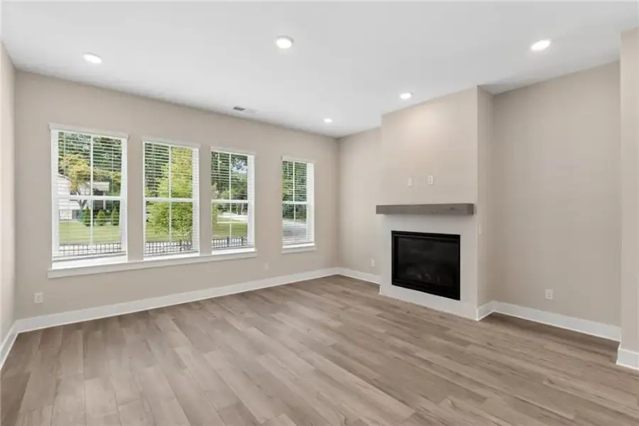Spacious, unfurnished interior of a new home in Celesta, Scottdale (Image 17).