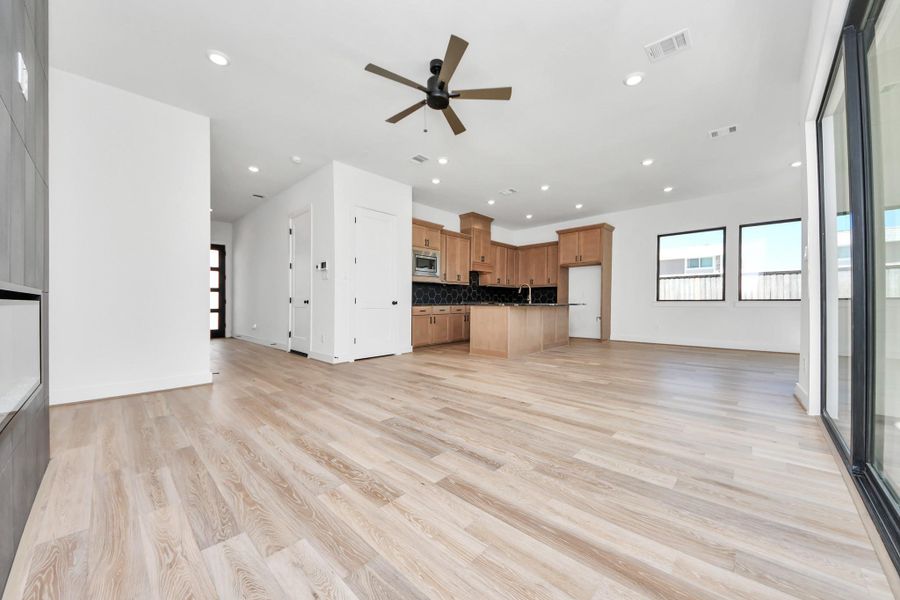 Spacious, unfurnished interior of a new home in Caywood Place, Houston (Image 20).