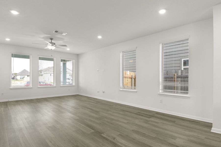 Spacious, unfurnished interior of a new home in Blanco Vista, San Marcos (Image 26).