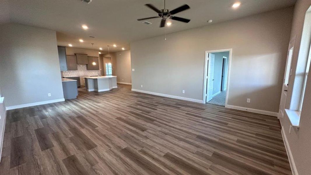 Spacious, unfurnished interior of a new home in Rock Creek West, Fort Worth (Image 18). Spacious, unfurnished interior of a new home in Rock Creek West, Fort Worth (Image 18).