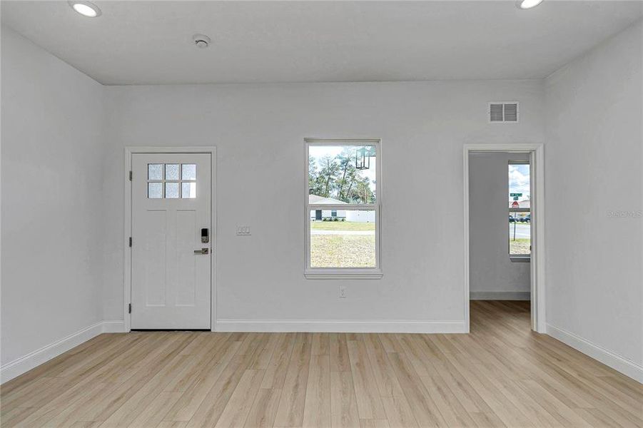 Spacious, unfurnished interior of a new home in , Ocala (Image 37).