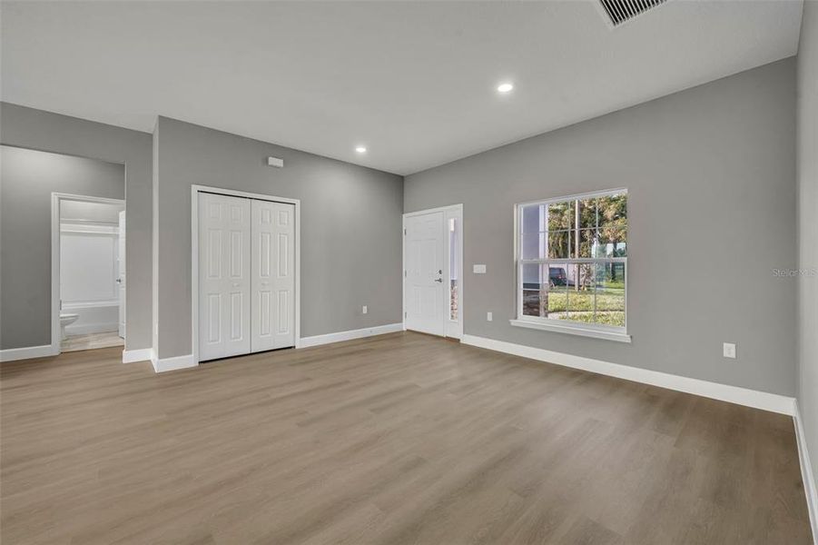 Spacious, unfurnished interior of a new home in , Deltona (Image 16).