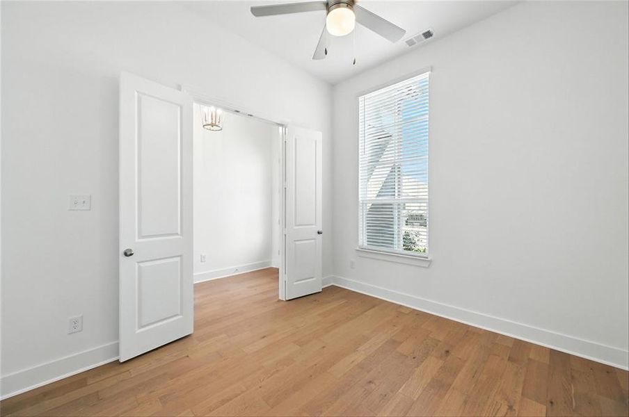 Spacious, unfurnished interior of a new home in Dove Hollow, Waxahachie (Image 15).