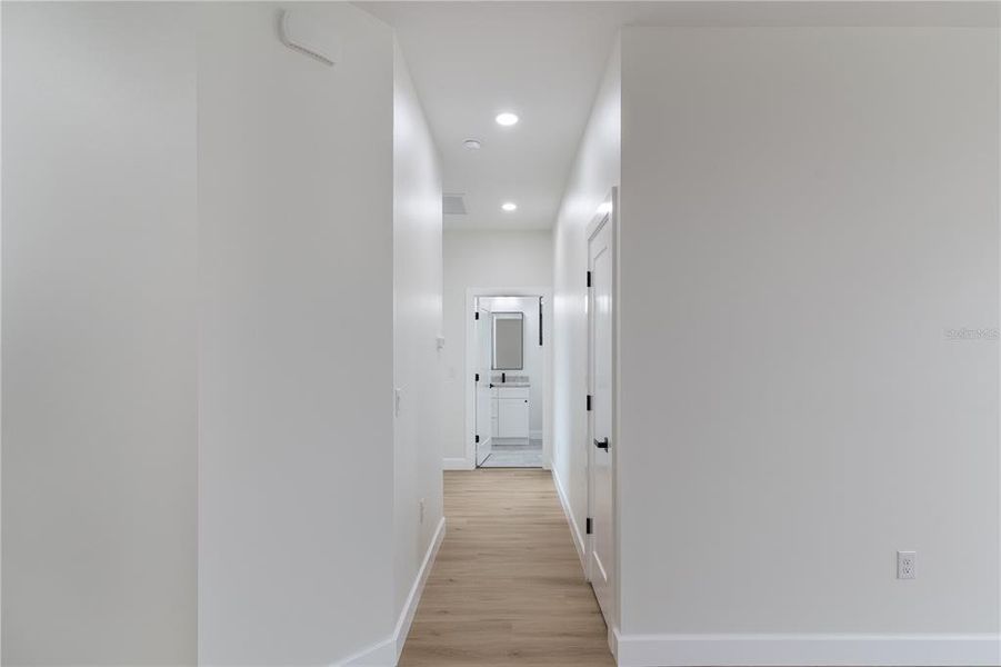 Spacious, unfurnished interior of a new home in , Venice (Image 11).