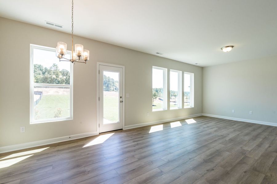 The Everlee - Dining