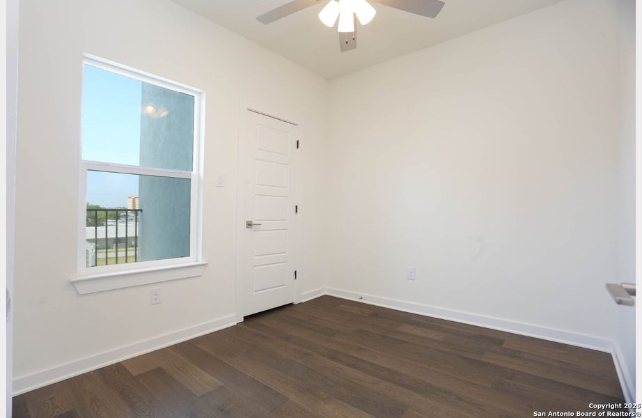 Spacious, unfurnished interior of a new home in , San Antonio (Image 15).