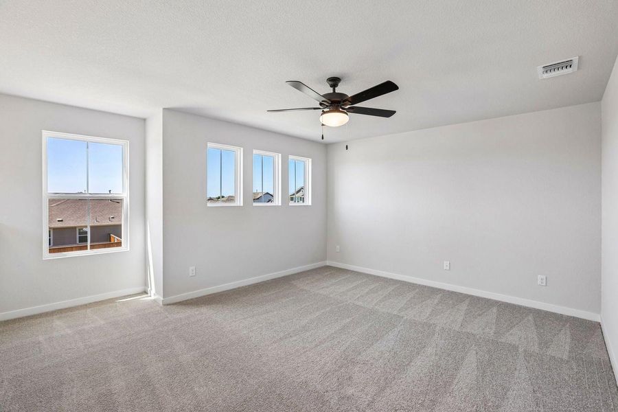 Spacious, unfurnished interior of a new home in Avery Centre, Round Rock (Image 25).